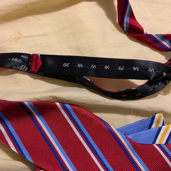 Saddlebred Red Stripe Pattern Bow Ties (2) - Picture 5 of 8